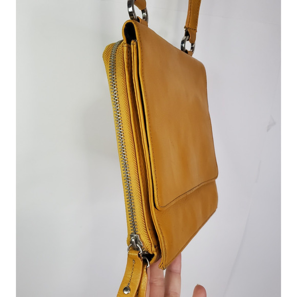 Vtg TIGNANELLO Crossbody Organizer Bag Purse Pebbled Leather Mustard Yellow - Picture 5 of 16